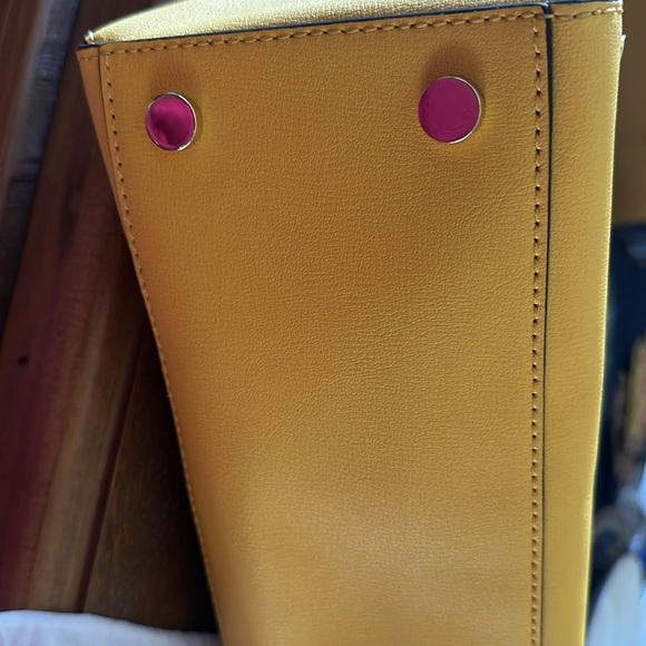 MK bag great for spring/summer - Picture 12 of 12